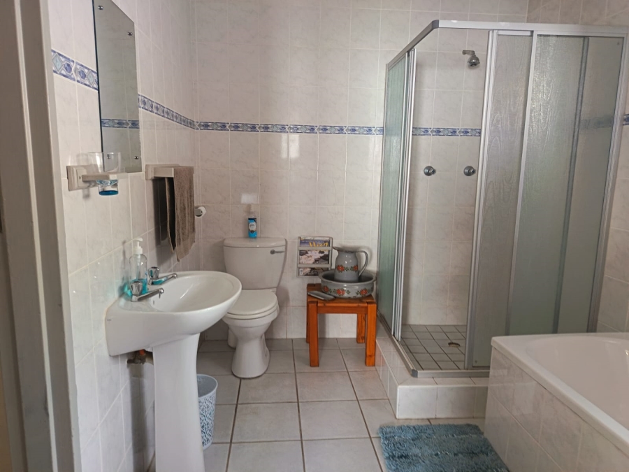 To Let 7 Bedroom Property for Rent in Humansdorp Eastern Cape